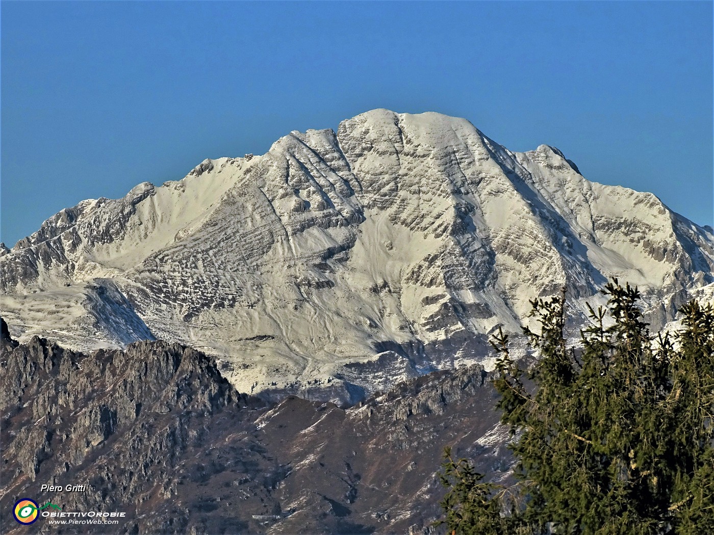 54 Dal Poieto zoom sul Pizzo Arera (2512 m).JPG -                                